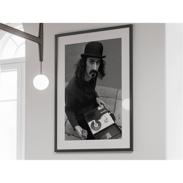 MR-592023142513-frank-zappa-buckingham-palace-london-poster-black-and-white-image-1.jpg