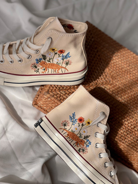 Embroidered Converse High TopsFlower ConverseCustom Converse PetEmbroidered ConverseGarden Of Sunflowers And Daisies And Lizards - 5.jpg