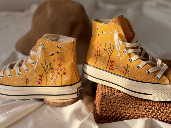 Embroidered ConverseFloral ConverseCustom LOGOConverse Colorful Bees And Flower GardenCustom Logo Converse Chuck Taylors 1970s - 4.jpg