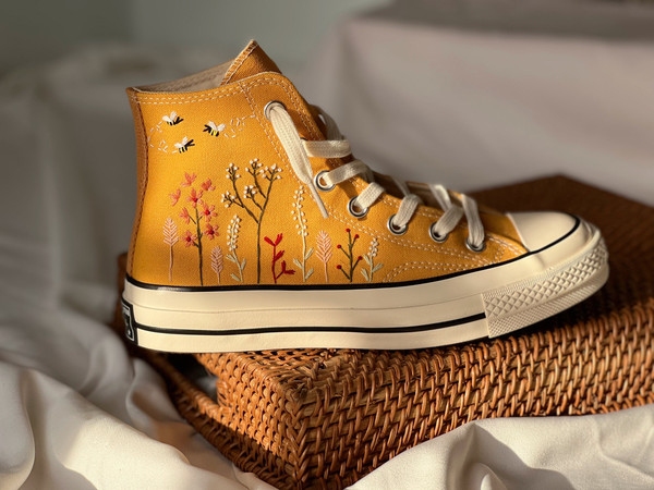 Embroidered ConverseFloral ConverseCustom LOGOConverse Colorful Bees And Flower GardenCustom Logo Converse Chuck Taylors 1970s - 7.jpg