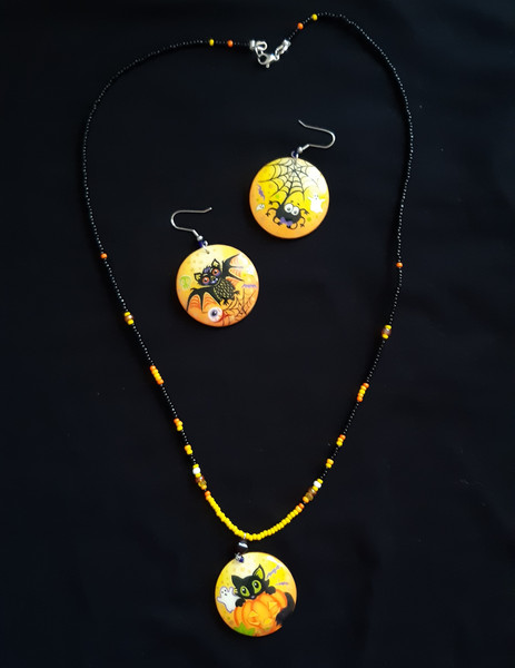 Round earrings and a merry Halloween pendant. Hand - painted . Costume Jewelry Set (16).jpg