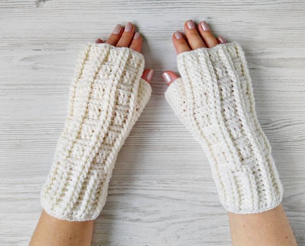 fingerless gloves.jpg