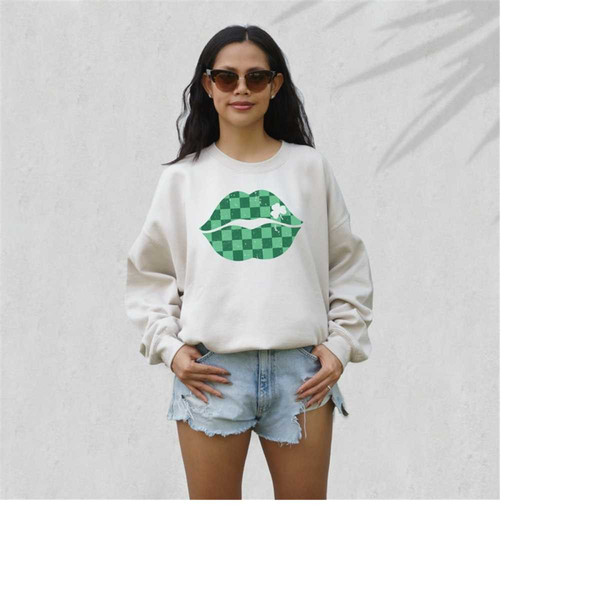 MR-169202314924-lucky-retro-sweatshirt-checkered-lips-sweater-st-patricks-image-1.jpg