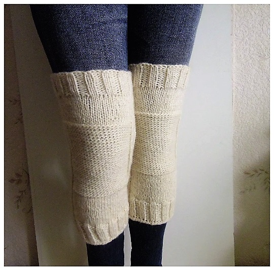 Knee Pads Knitted Handmade  Knee Warmer  Therapeutic for the Knee  WOOL MIXTURE.jpg