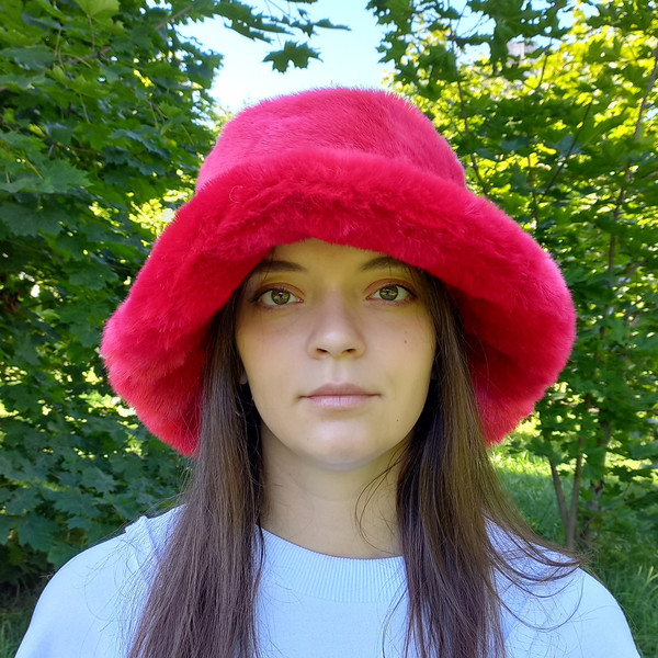 Red ruby faux fur bucket hat. Stylish fluffy hat for festivals and every day.