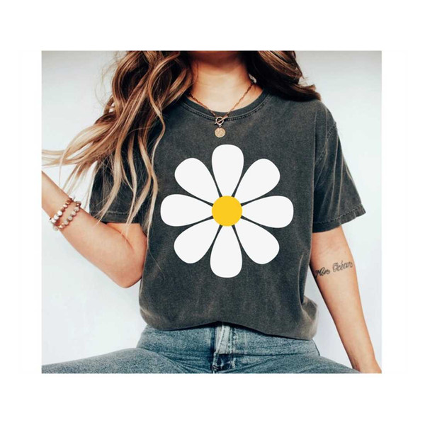 MR-2792023112454-simple-daisy-graphic-tee-simple-floral-graphic-tee-floral-image-1.jpg