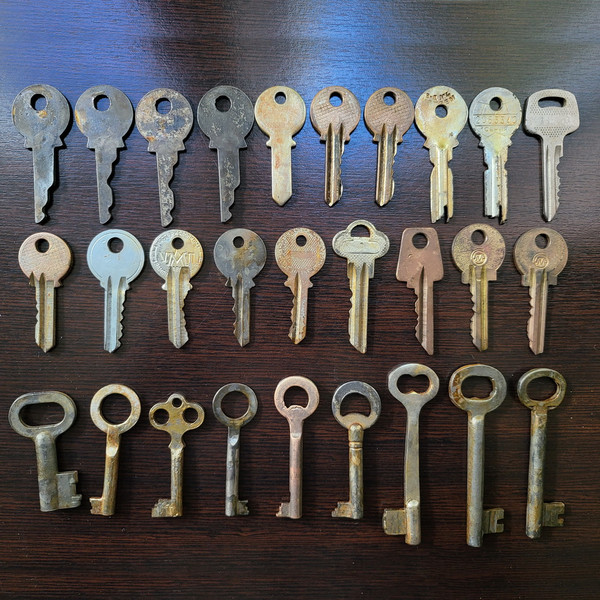 2 USSR keys to locks, chests, cabinets, padlocks of safes, doors.jpg