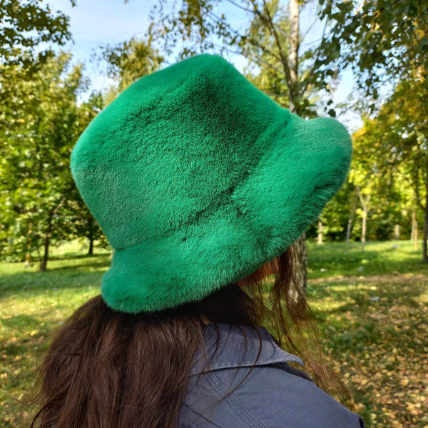 Stylish deep green fluffy hat. Cute winter bucket hat. Winter furry hat. Fuzzy green hat