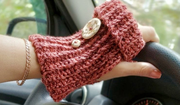 beginner crochet mitts.jpeg