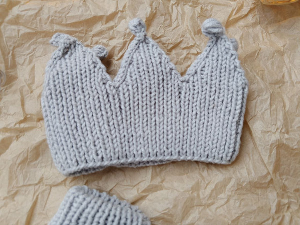 Gift box for baby set gray crown.jpg