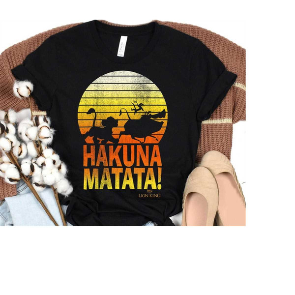 MR-18102023113635-disney-lion-king-hakuna-matata-retro-distressed-group-shot-image-1.jpg