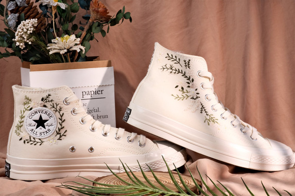 Custom Floral Embroidered Shoes, Handmade Embroidered Converse, Converse Custom, Converse Wreath Flower, Custom Flower Chuck Taylor 1970s - 4.jpg