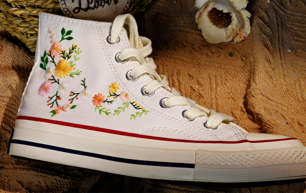 Custom Floral Embroidered Shoes, Handmade Embroidered Converse, Converse Custom, Converse Wreath Flower, Custom Flower Chuck Taylor 1970s - 9.jpg