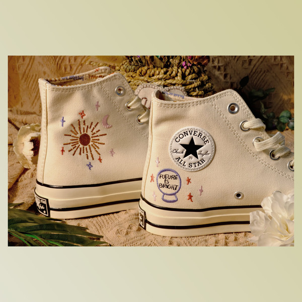 Custom Floral Embroidered Shoes, Handmade Embroidered Converse, Converse Custom, Converse Wreath Flower, Custom Flower Chuck Taylor 1970s - 1.jpg