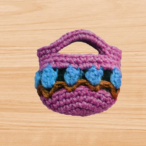 A crochet EarPod Bag Pattern