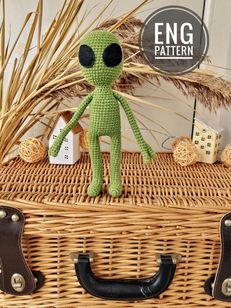 Amigurumi green alien pattern 3.jpg