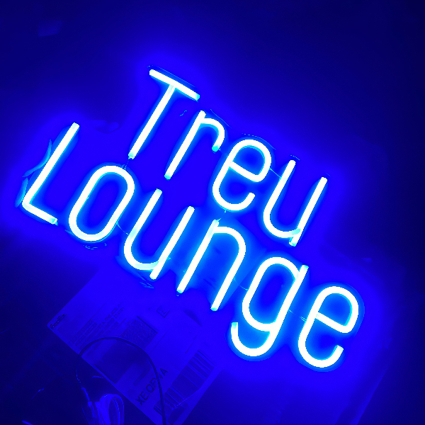 Bleu Treu Lounge-topaz-denoise-enhance-2.5x-sharpen.jpeg