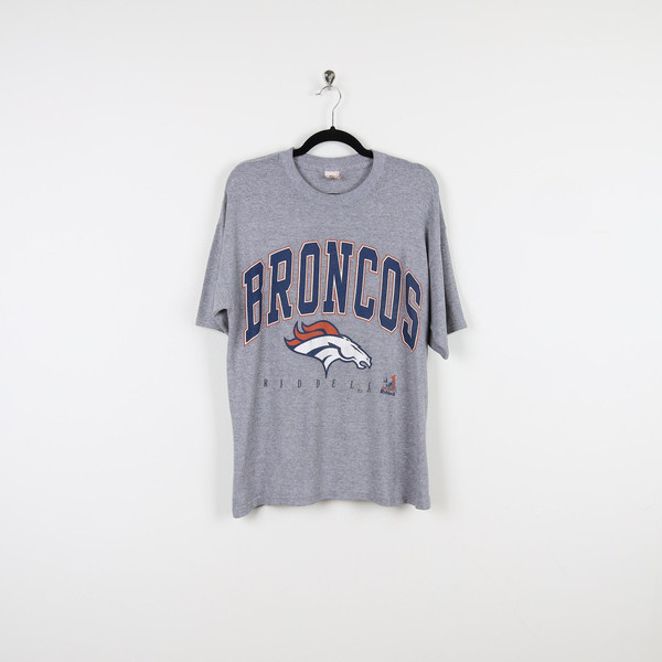Vintage 90s Denver Broncos Riddell Gray Graphic Print Tee NFL Football Colorado Grey Athletic Sports T-shirt Size Medium.jpg