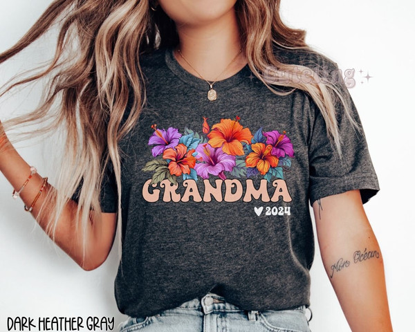 Grandma Shirt, Tropical Grandma Shirt, Grandma Est 2024 Gift for New Grandmother, Pregnancy Announcement 2024 Hibiscus Grandma Plus Size top.jpg