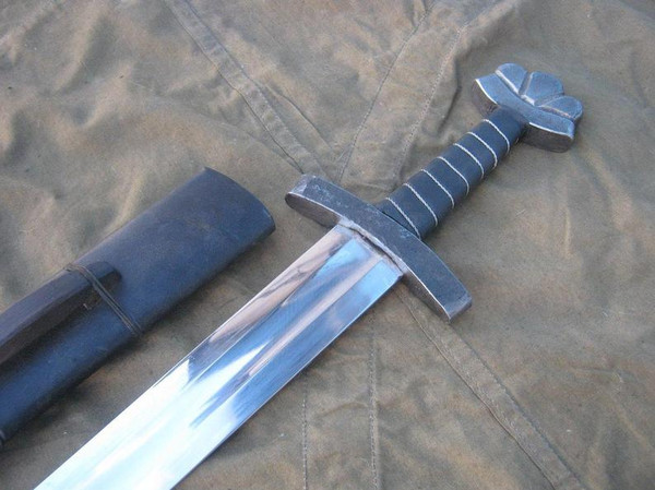 Forged_Medieval_Sword_Elegance (4).jpg