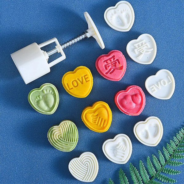 g82p6pcs-set-Flower-Shaped-Mooncake-Mold-50g-DIY-Hand-Pressure-Fondant-Moon-Cake-Mould-Plastic-Press.jpg