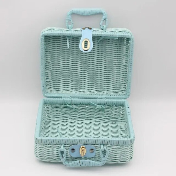 6d2KRetro-PP-Rattan-Baskets-Picnic-Storage-Basket-Wicker-Suitcase-with-Hand-Gift-Box-Woven-Cosmetic-Storage.jpg