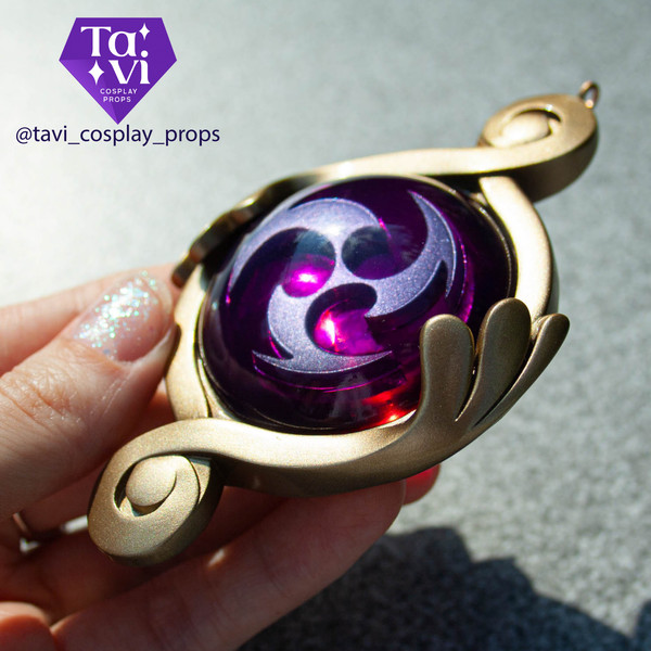 Genshin_Impact_Fontaine_electro_ousia_vision_Clorinde_cosplay_accessories_photo_in_hand.png