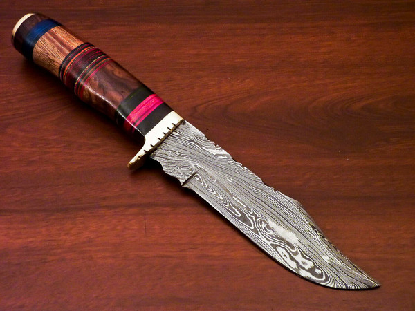 Beautifull Damascus Knife.jpg