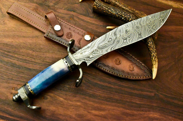 Damascus Knife.jpg