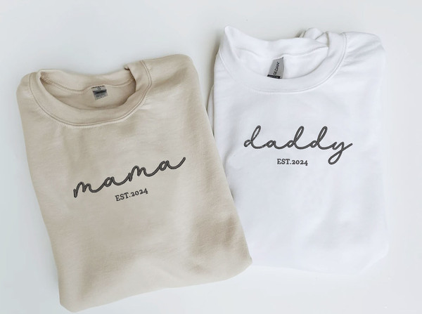 Custom Embroidered T-Shirt, Personalized Mom Dad Embroidered Sweatshirt, Mama Daddy Shirt, Birthday Gift, Pregnancy Reveal Gift for New Mom.jpg