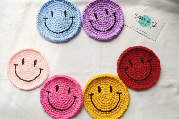 Smile-Coaster-Crochet-Pattern-Graphics-34941116-1-1-580x386.jpg