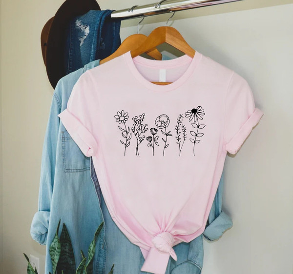 Floral Shirt For Mom,Womens Flower T-Shirt,Mothers Day Gift,Wild Flowers Shirt,Gift for Women,Plant Lover Shirt,Gift For Mom,Cute Ladies Tee.jpg