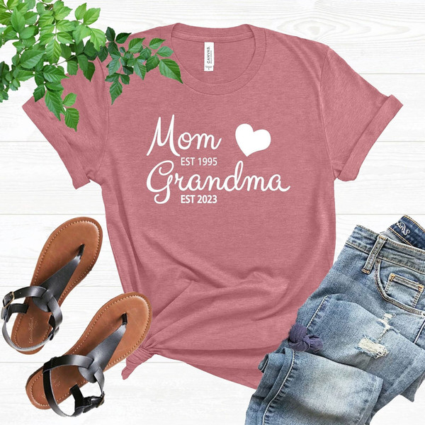 Mom Est Grandma Est Custom T-Shirt, New Grandma Shirt, Custom Mom Shirt, Mothers Day Gift Shirt, Mom Grandma Shirt, Mom Mimi Gigi Aunt Shirt.jpg