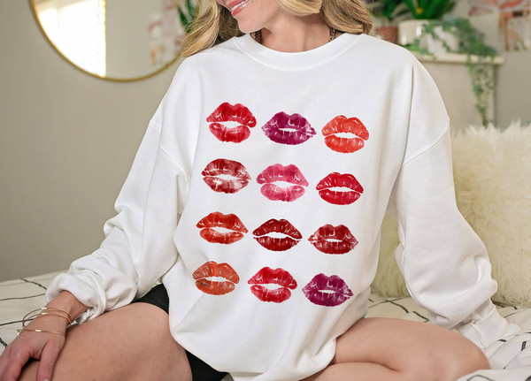Valentines Day Sweatshirt Gift for Her, Retro Lipstick Shirt, XOXO Love Shirt, Women's Valentines Shirt, Vintage Style Valentines Sweater.jpg
