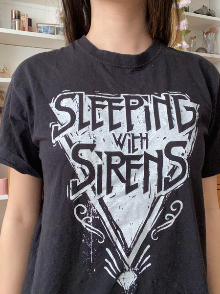 sleeping_with_sirens_band_tshi_1632184634_6c9c3be8_progressive.jpg