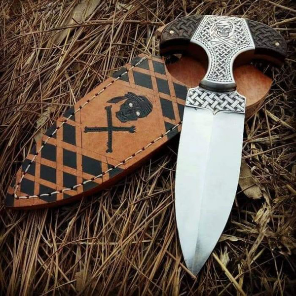 Hand forge Custom knives, Skull knife, Wolf knife, hunting Knife, Dagger knife,