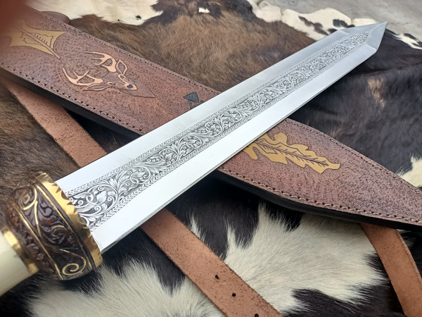 Roman Gladius Sword, Gladiator Sword, Engraved Sword, Custom Sword, Hand Forge, Antique Sword Replica, Personalized