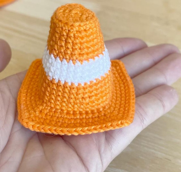 Mini Traffic Cone Amigurumi Crochet.jpg