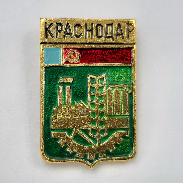 7 Vintage pin badge set Coats of arms of cities of the USSR.jpg