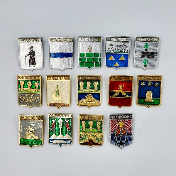 1 Vintage pin badge set Coats of arms of cities of the USSR.jpg