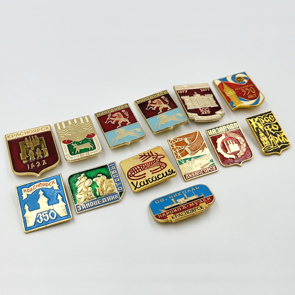 9 Vintage pin badge set Coats of arms of cities of the USSR.jpg