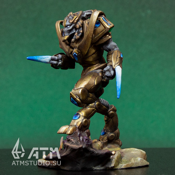 StarCraft Zealot painted metal collector's edition figure (2).jpg