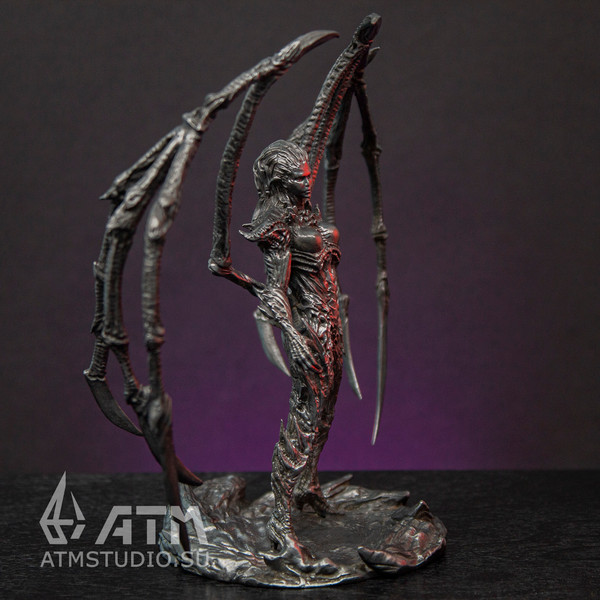 Kerrigan StarCraft collector's edition metal figure (4).jpg