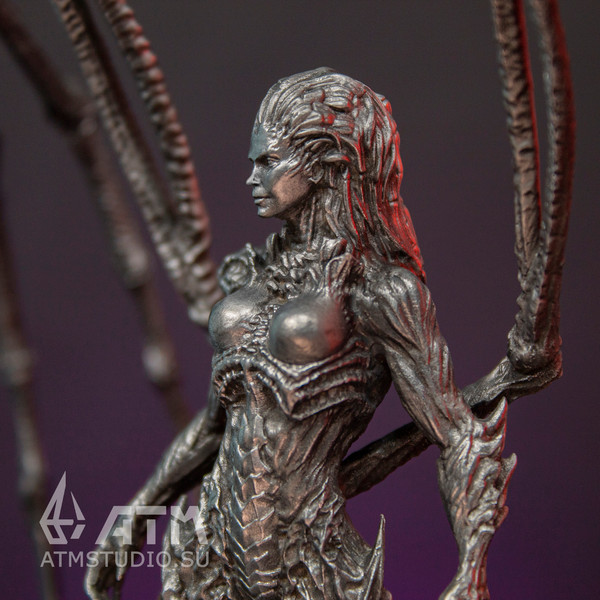 Kerrigan StarCraft collector's edition metal figure (7) копия.jpg