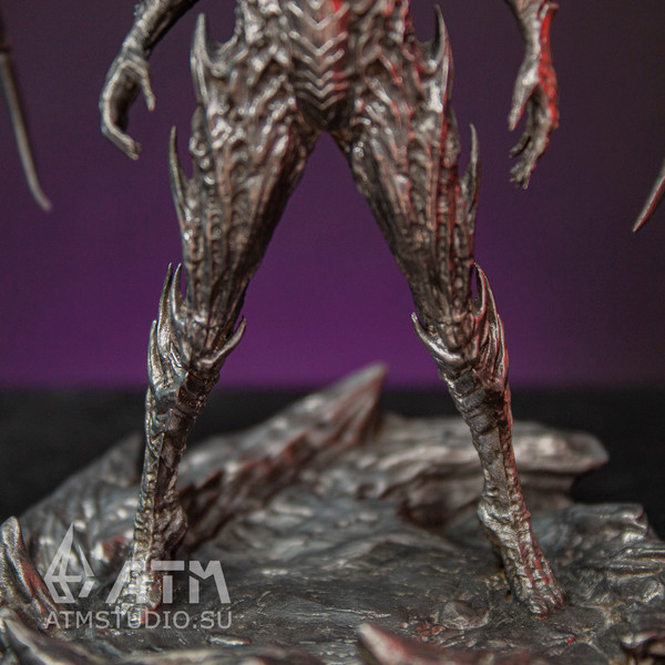 Kerrigan StarCraft collector's edition metal figure (14).jpg
