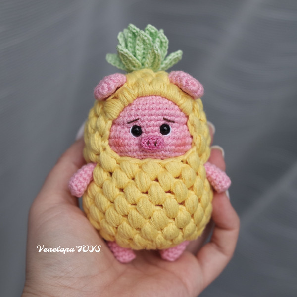 My pineapple piggy crochet.JPEG