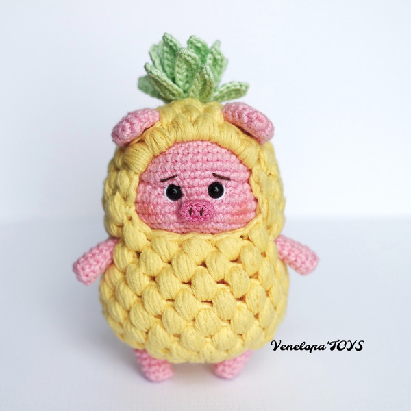 Hawaiian pizza amigurumi pig.jpg