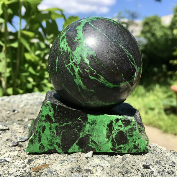 uvarovite_sphere_green_garnet_mineral_ball_Rare_stone.jpg