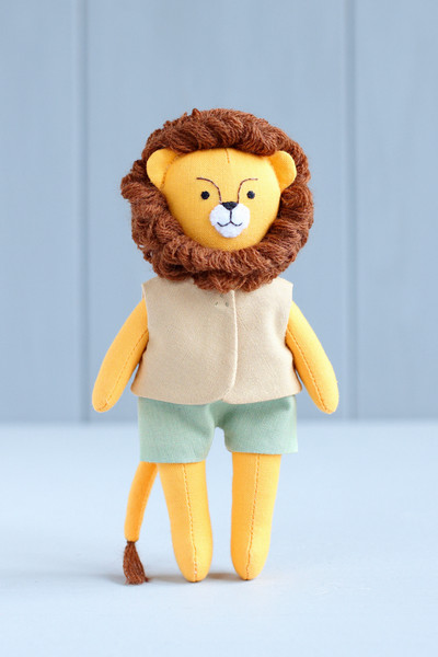 mini-lion-and-monkey-dolls-sewing-pattern-2.jpg