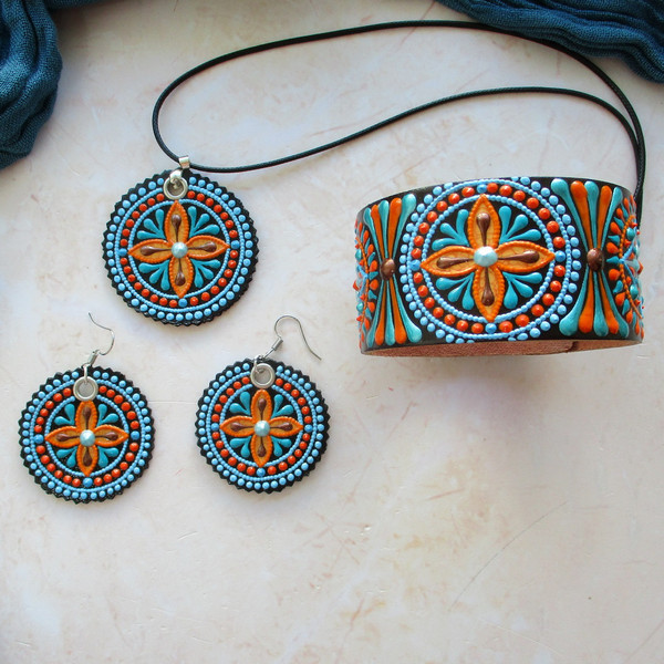 hand-painted-leather-jewelry-set.JPG